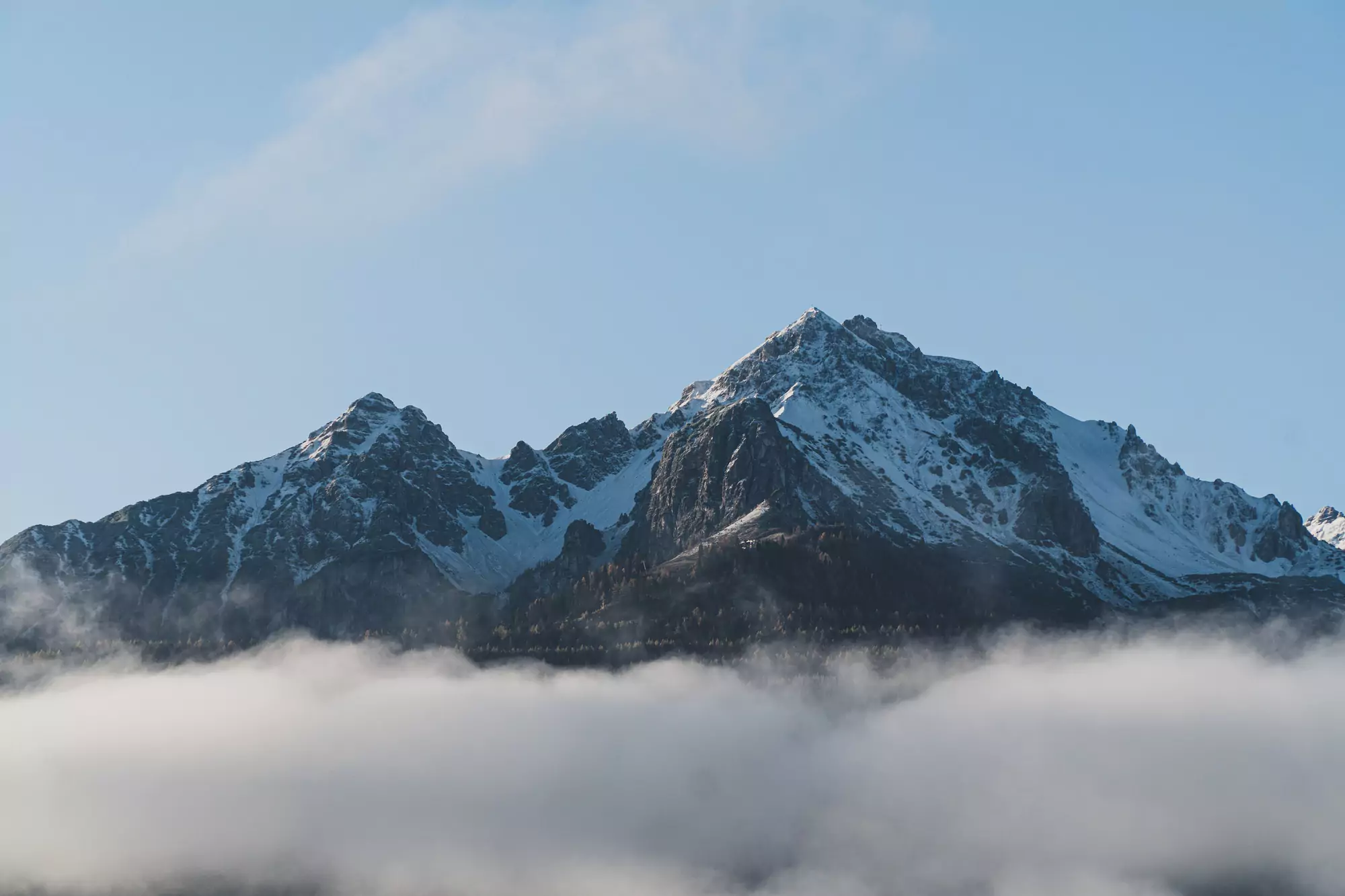 bg-hero-mountain-2