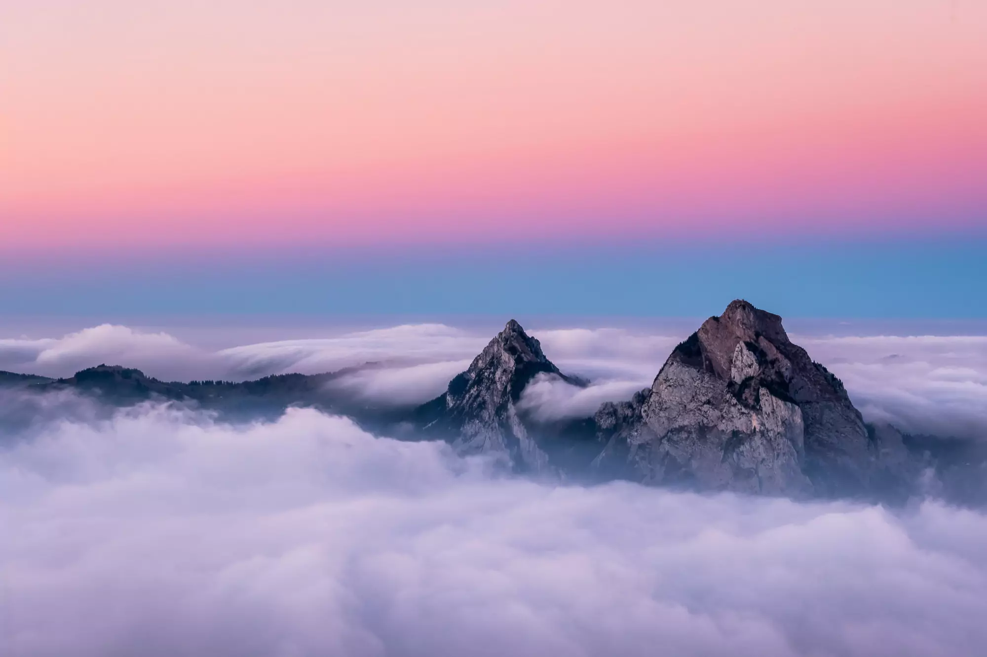 bg-hero-mountain-3